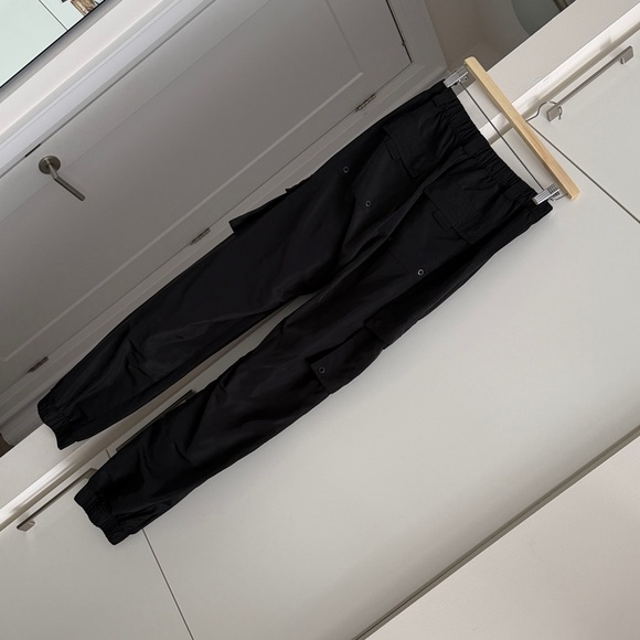 Alo Yoga Cargo Pant - Picture 2 of 6